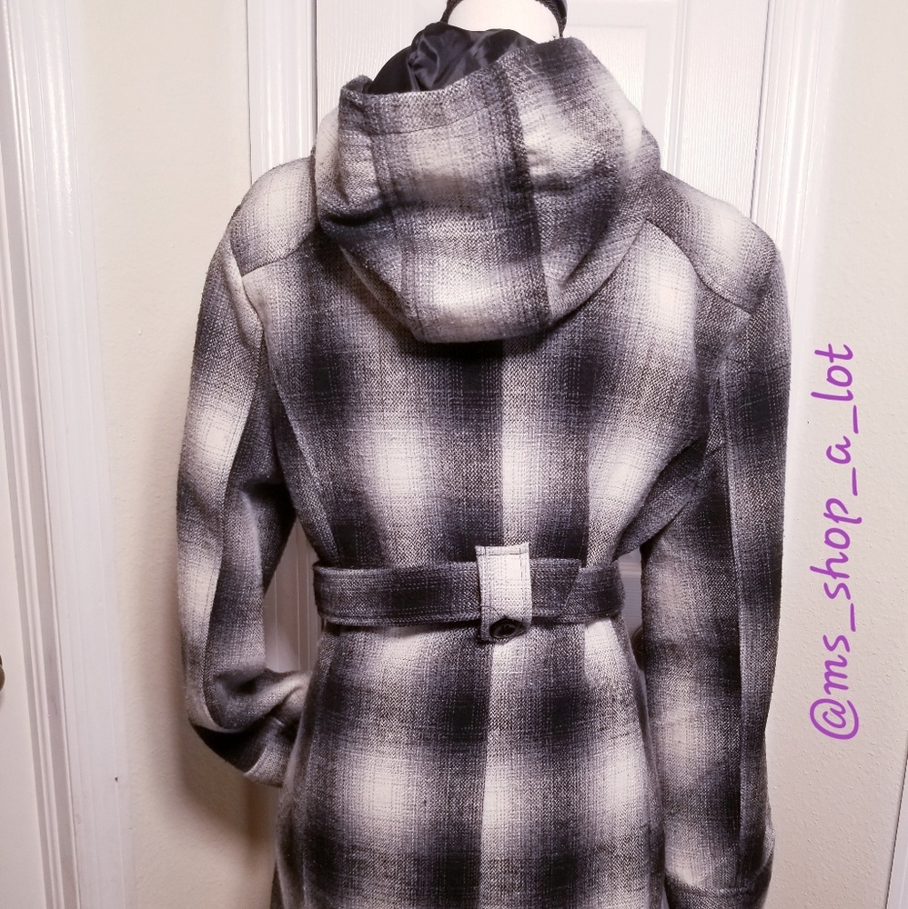 Coat - Picture 2 of 4